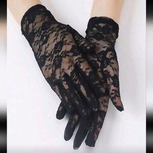 Elegant Black Lace Gloves